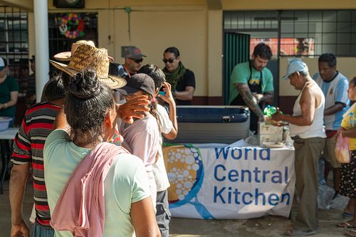 Photojournalistic image of World Central Kitchen relief efforts in Acapulco after Hurricane Otis — photographed by David Andrade