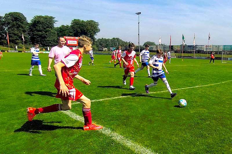 Sonne, Fu&szlig;ball und Freundschaft: Kickers-Kids zu Gast in Hamm