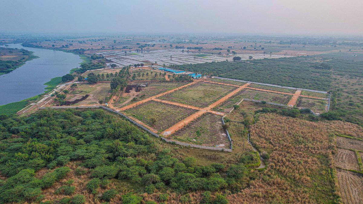 Water's Edge Private Farm by Nikit Estates
