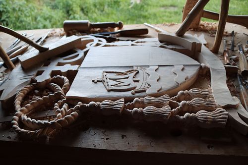 Fiocchi and rope carving finished on dexter side of stemma