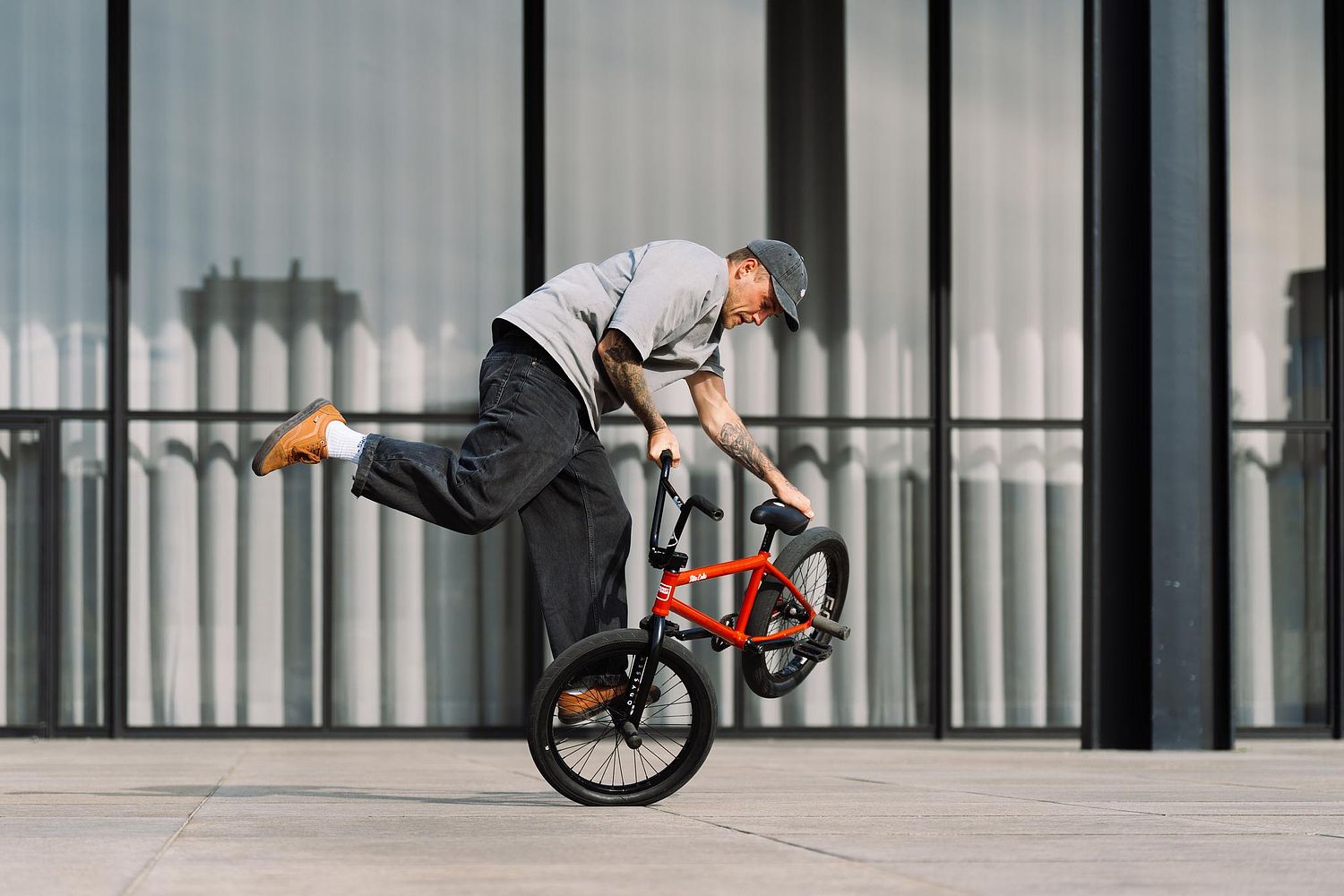 dustyn alt bmx flatland at neue national galerie in berlin
