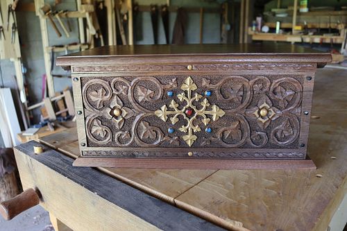 the finished altar with gold, red, and blue painted details