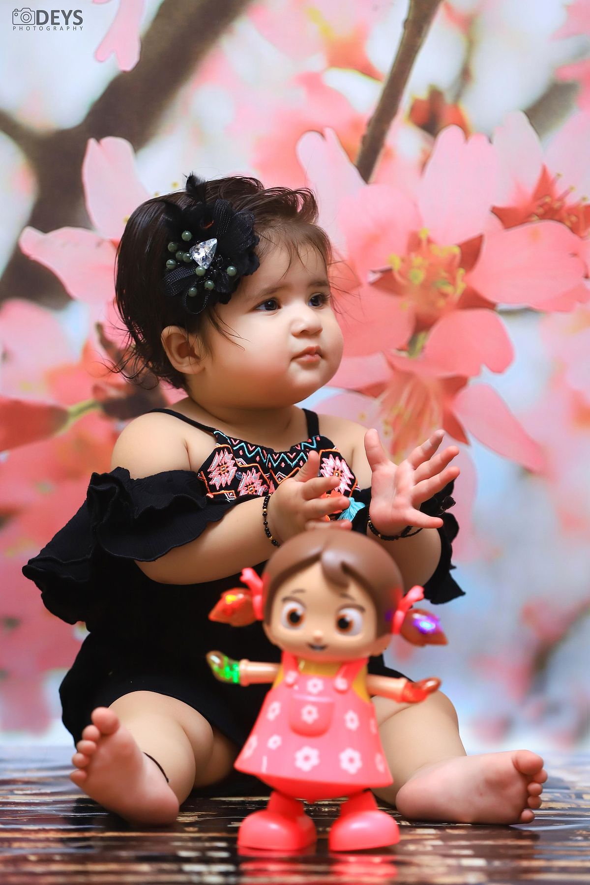 Indoor 1st birthday photoshoot of baby girl