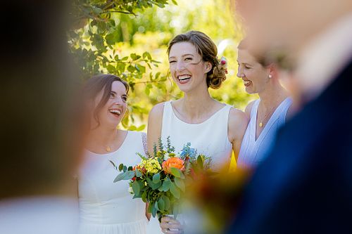 bride-with-friends