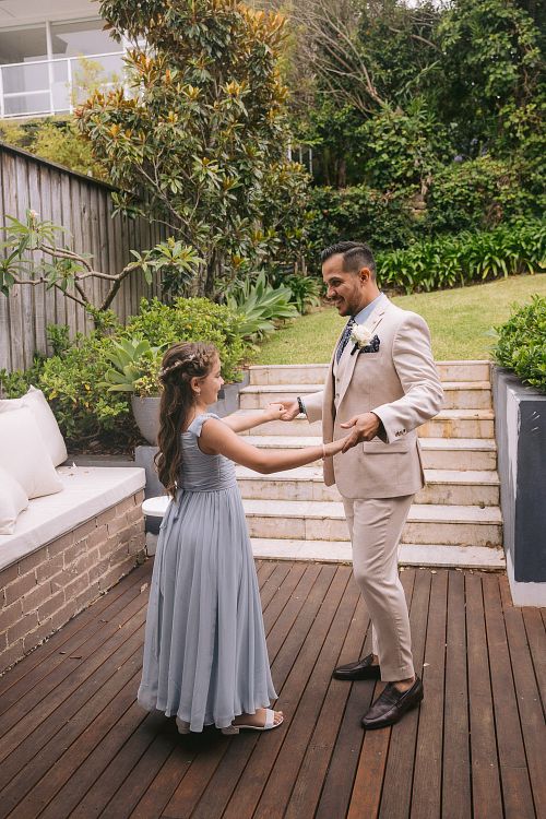 Bride & Groom get ready for the wedding day