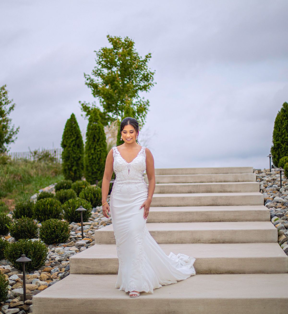 bride walking down the stair case at kylan barn