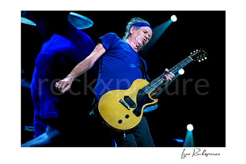 Keith Richards -color horizontal concert photography image