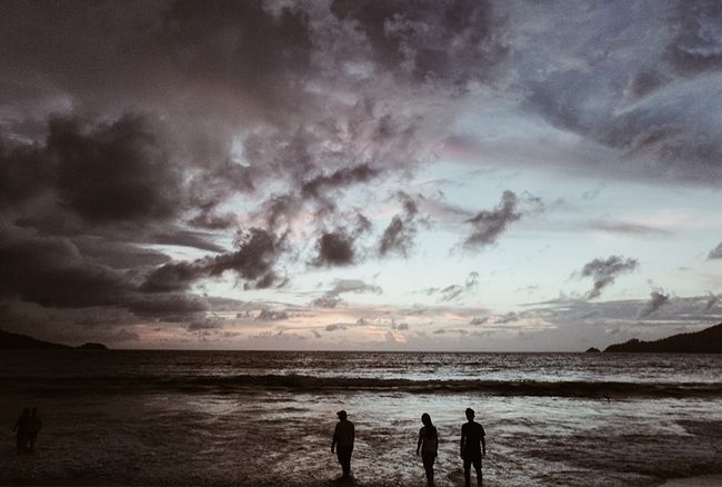 Photographie de plage en noir et blanc