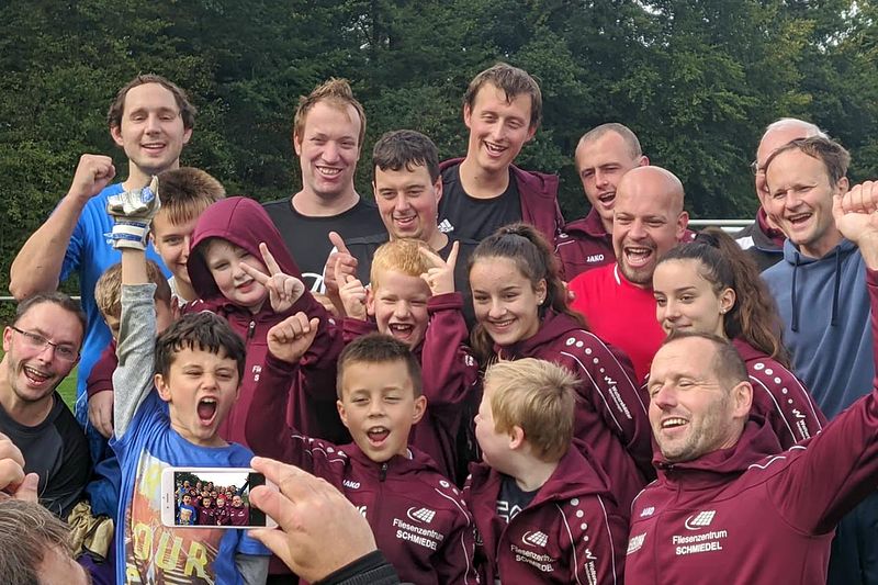 Til Schweiger Foundation zaubert Kinderlächeln bei den Ibbenbürener Kickers