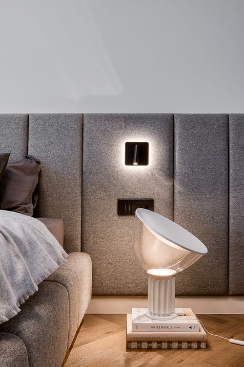 Bedroom detail with a designer lamp and soft, atmospheric lighting – Azoria project