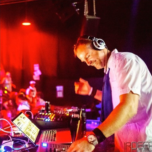 DJ