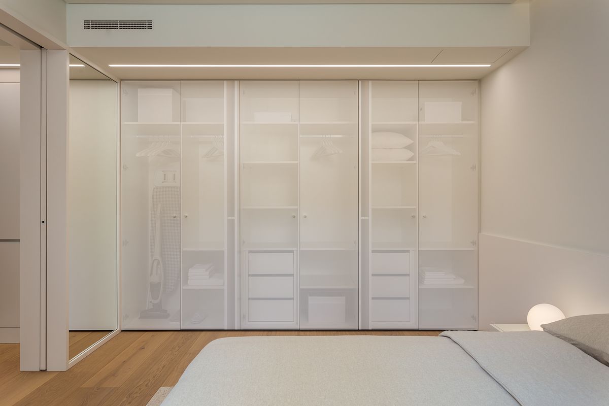 Fotografia de no Apartamento Reabilitado na Av. Roma, Lisboa, projeto do ATELI&Ecirc; 22.