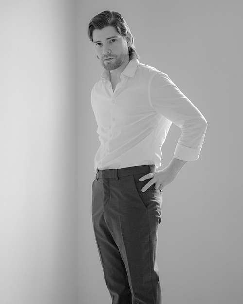 Hello, I am Emanuel Gonzalez, a Portrait, Lifestyle, & Wedding Photographer based in South Florida.