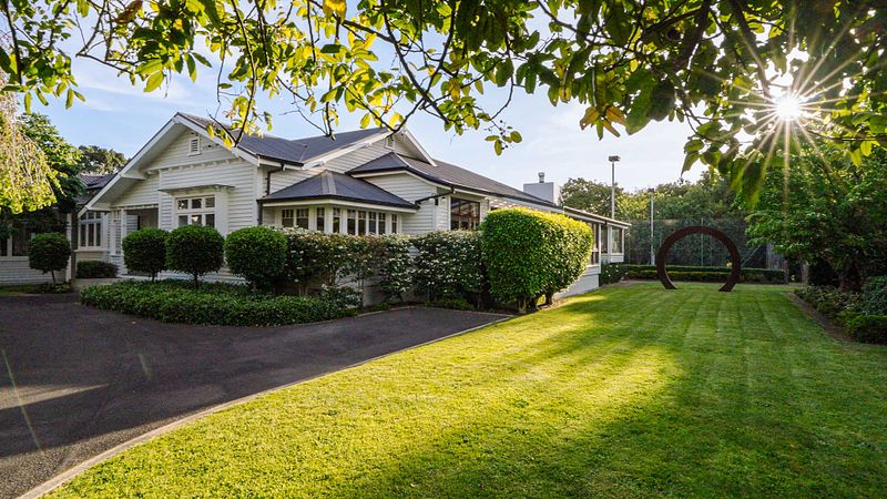 Central Hamilton Grandeur