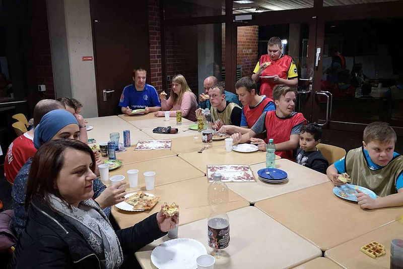 Besinnliche Gemeinschaft: Erste Weihnachtsfeier der Ibbenbürener Kickers in der Goethe-Halle