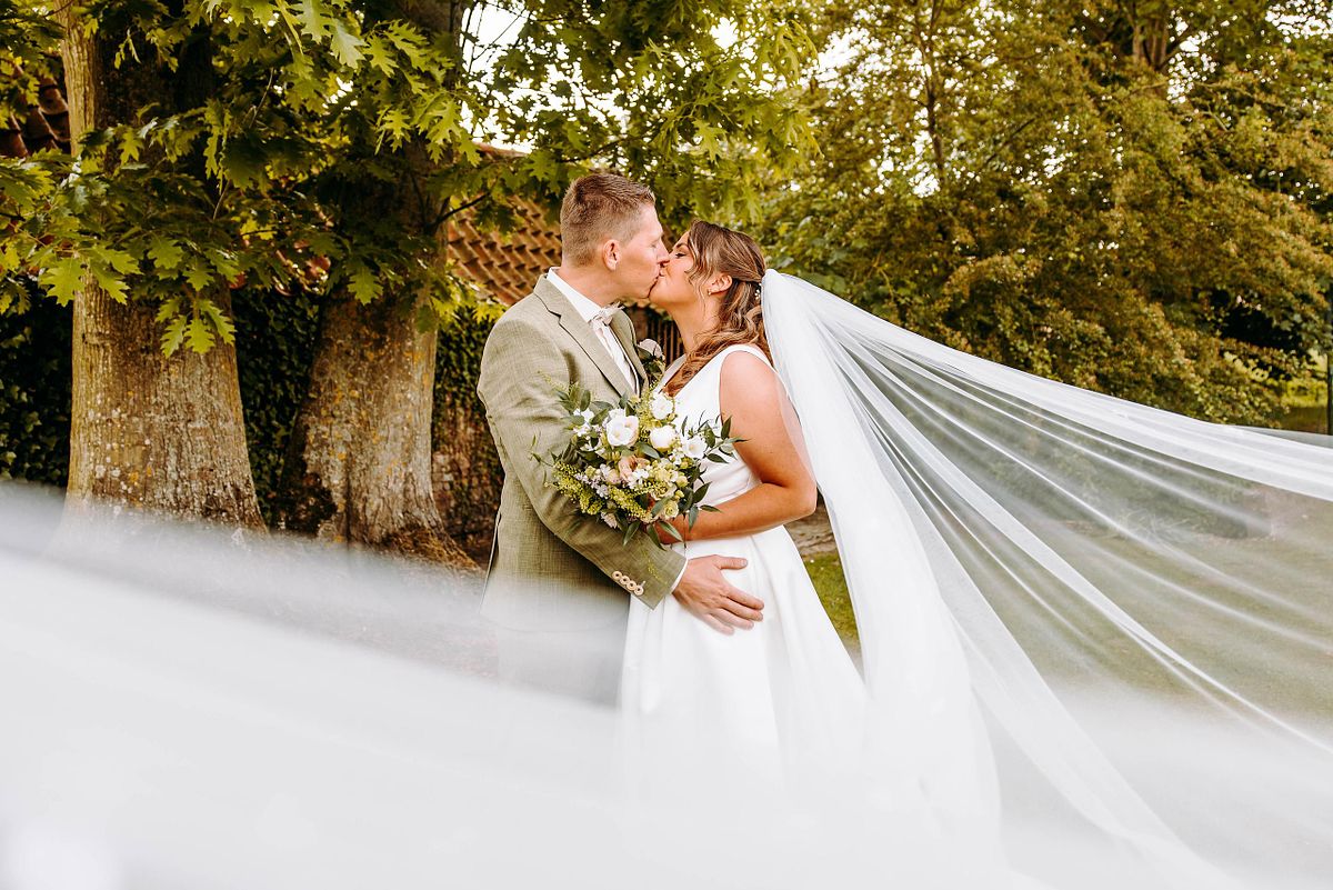 Huwelijksfotograaf trouwfotograaf - Fotoshoot van het koppel