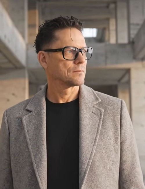 Presence Shaped by Time