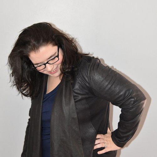 Kat Simmons is an award-winning photographer and mixed media artist who has been creating for over a decade.