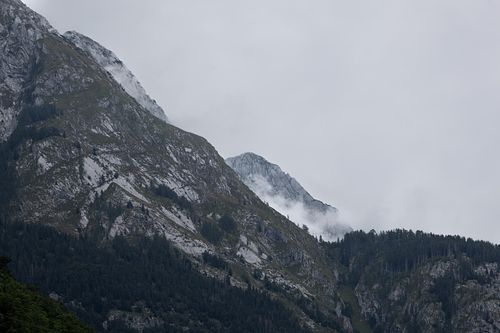 Sommet alpin sous lumière douce.