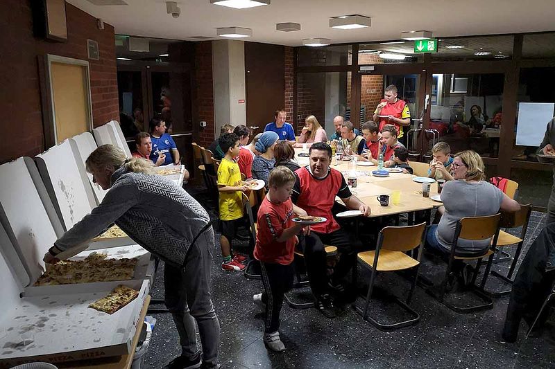 Besinnliche Gemeinschaft: Erste Weihnachtsfeier der Ibbenbürener Kickers in der Goethe-Halle