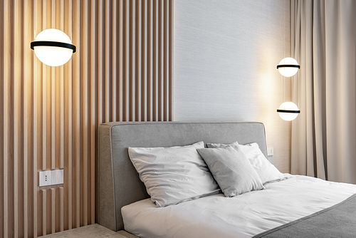 Minimalist bedroom with light and airy atmosphere featuring soft light colors – Columna project