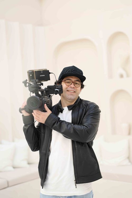 Step into the world of Ali Masomi, where love, laughter, and cherished memories come to life through the lens of a camera.