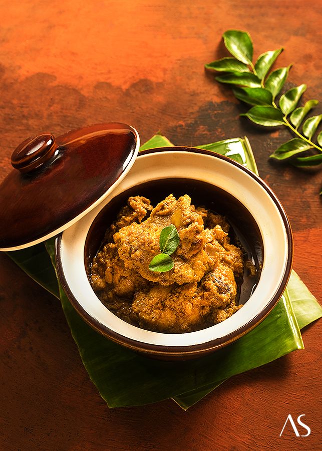 Restaurant food photography : Chicken chettinad garnished with curry leaves