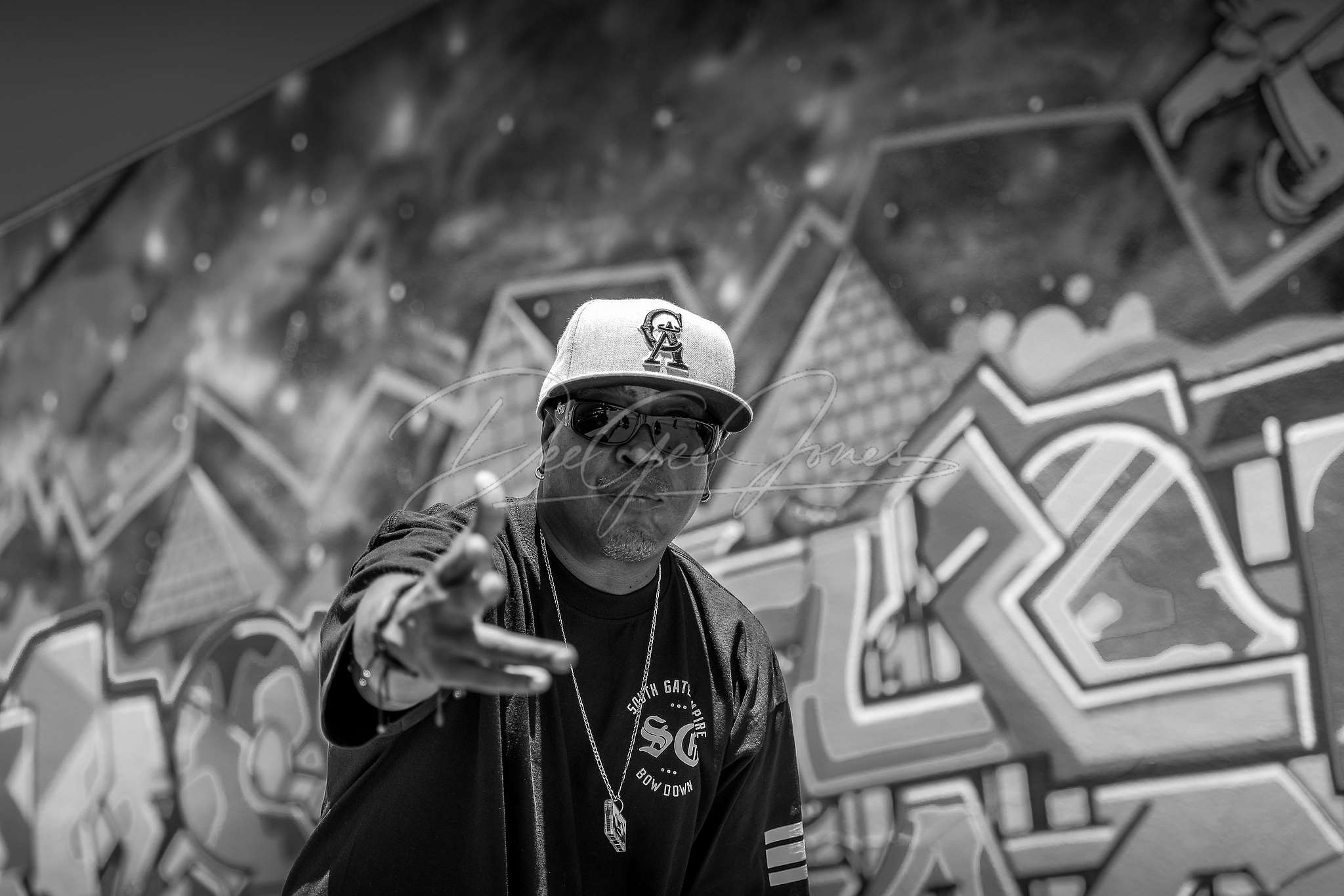 Mellow Man Ace , Mentirosa