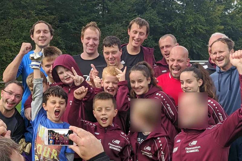 Til Schweiger Foundation zaubert Kinderlächeln bei den Ibbenbürener Kickers