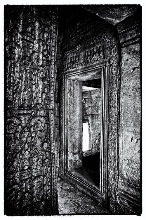 Porte dans le temple d'Angkor (Angkor Wat) au Cambodge