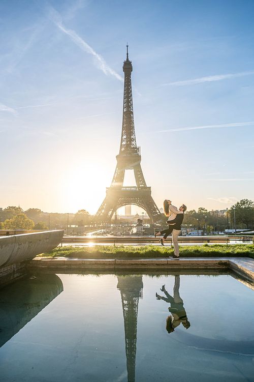 parisian-bakery-couple-paris
