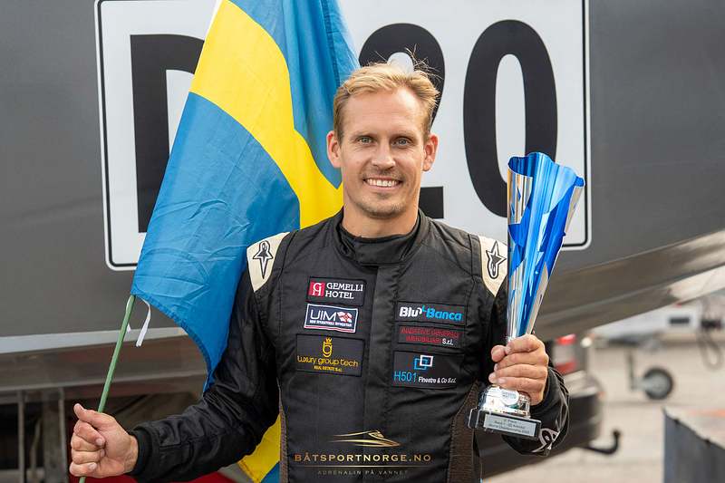 Svenske Joakim Kumlin ble k&aring;ret til Verdensmester sammen med Serafino Barlesi i klasse 3D i Arendal