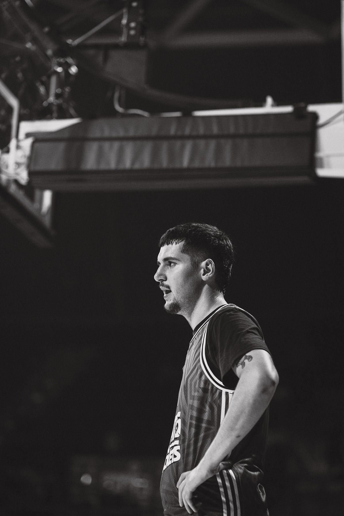 Portr&auml;t eines Basketballspielers SIRA w&auml;hrend des Spiels