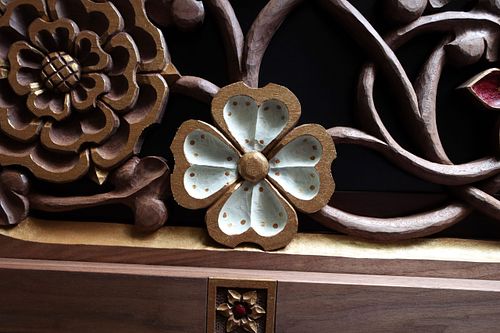 the dogwood flower finished and painted on the door panel