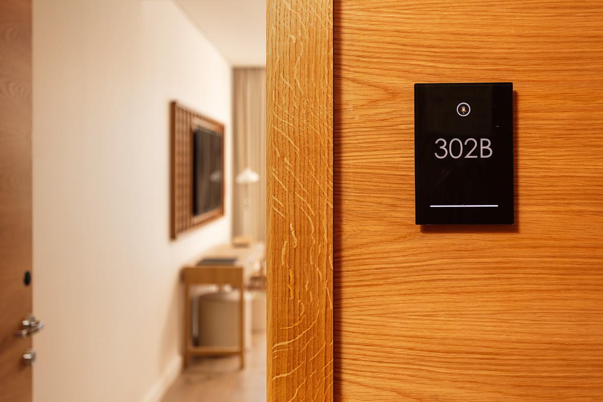 Hyatt Regency Lisboa Room Plate