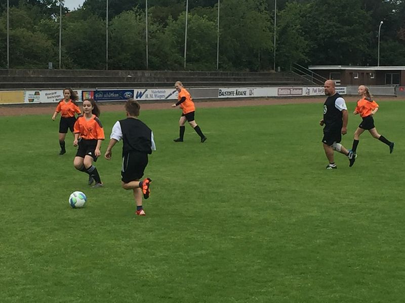 Begeisterndes Freundschaftsspiel nach dem Restart gegen C-Mädchen der ISV