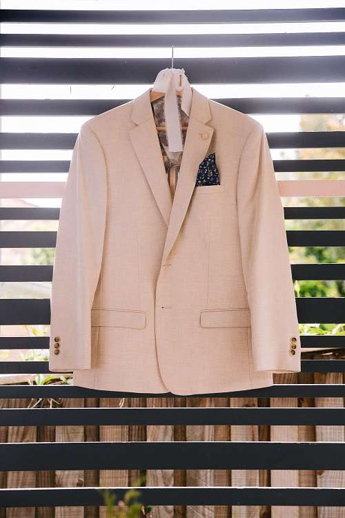 Bride & Groom get ready for the wedding day