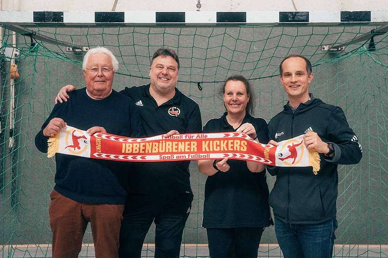 Besonderer Besuch bei den Kickers: Anerkennung für inklusiven Fußball