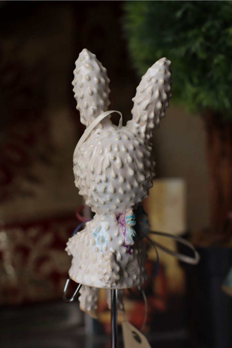 Mini sculpture, bunny with flowers