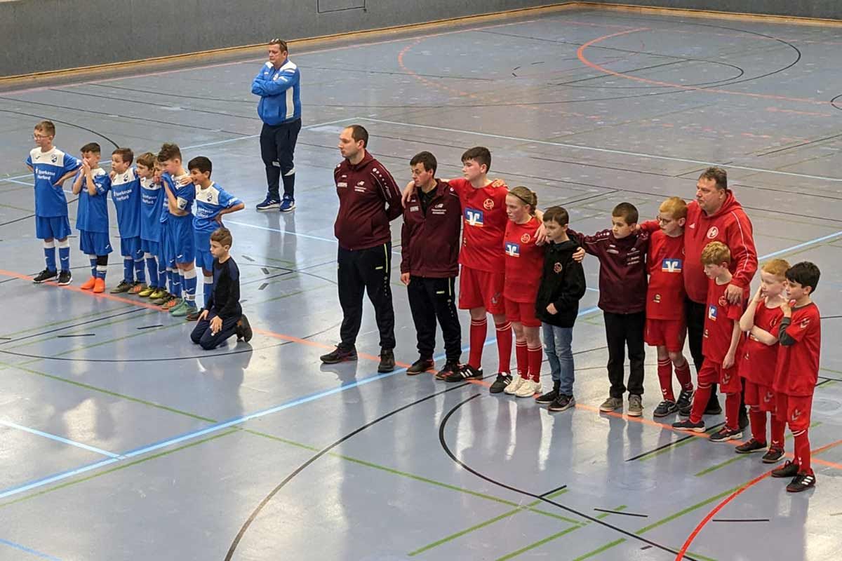 Abbildung zeigt: Das Kids-Team der Ibbenbürener Kickers in Aktion während des spannenden Turniers in Bielefeld Jöllenbeck.