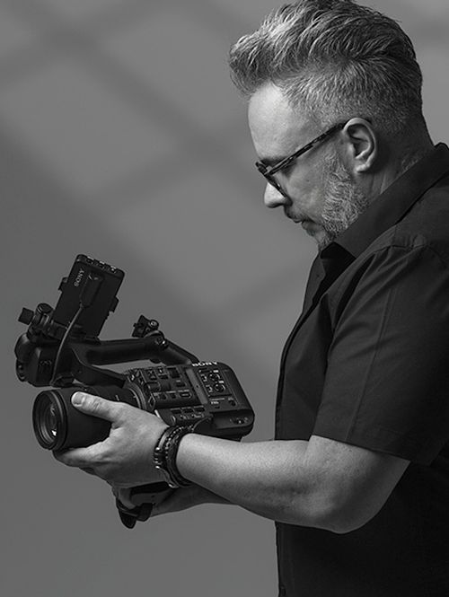 I'm Anne! At barely 5 feet tall, I&rsquo;m the perfect ninja size for discreetly zipping around at a shoot or wedding, I&rsquo;m obsessed with food. Artistic by nature, I love home design and also used to be a professional makeup artist...