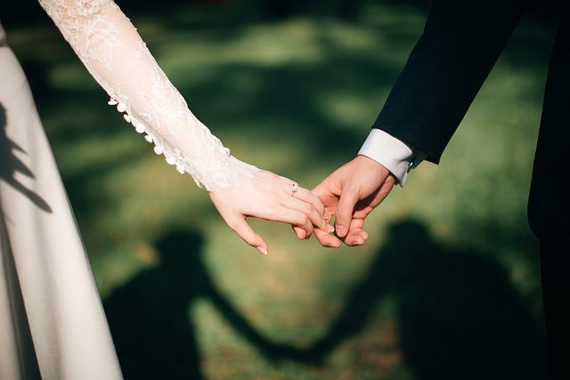 What to Include in a Wedding Website: A Comprehensive Guide
