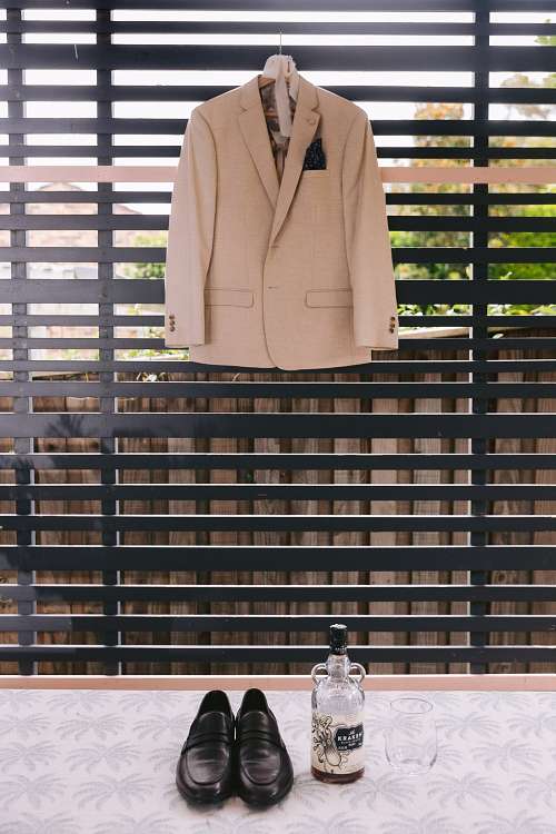 Bride & Groom get ready for the wedding day