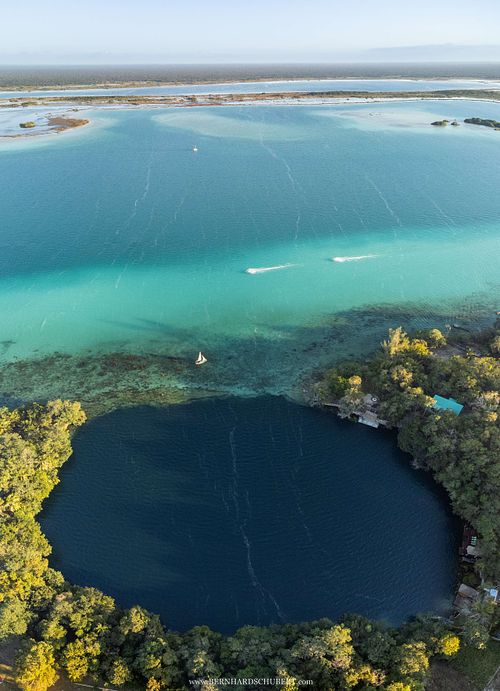 Cenote Negro in der Laguna de Bacalar
