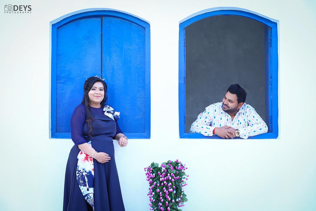 Pregnancy photoshoot with husband at theme studio in Meerut