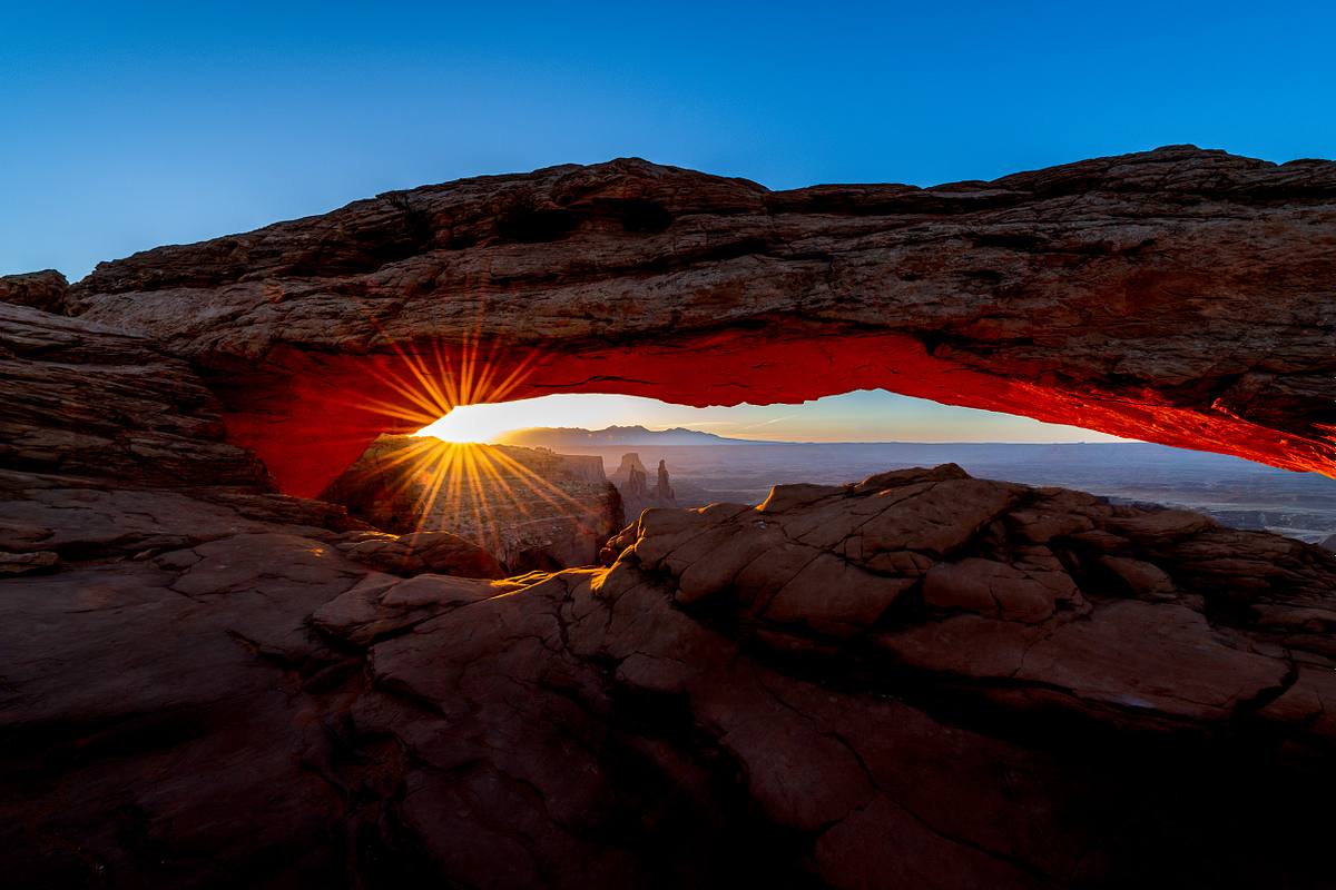 Mesa Arch &ndash; Fiery Dawn (Canyonlands National Park, Utah)