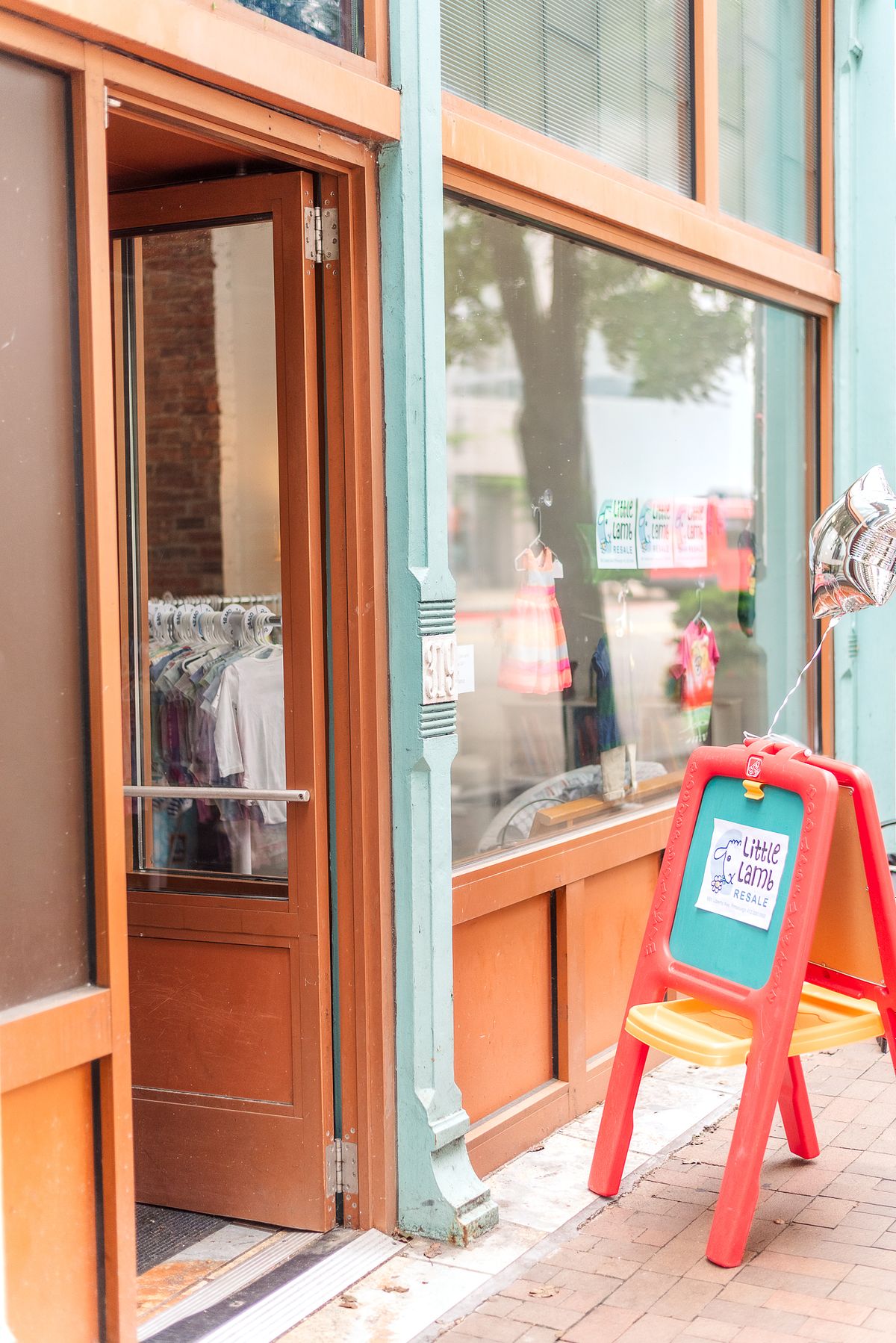 Front door of Little Lamb Resale in Pittsburgh, PA