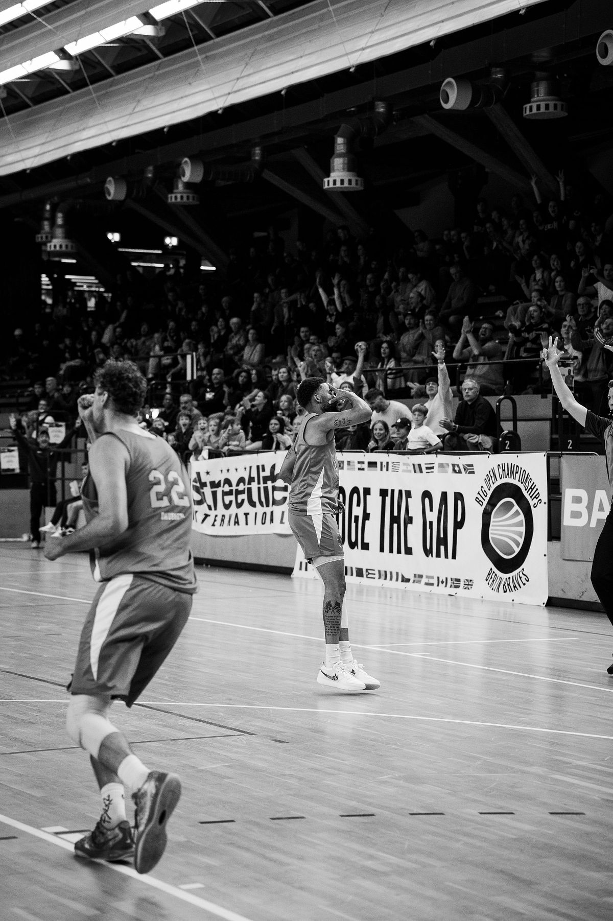 Badu Buck at berlin braves 2000 celebrating