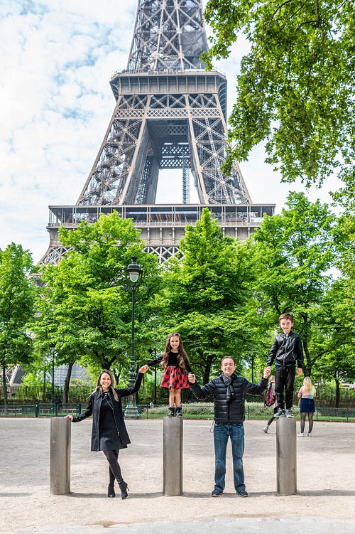 fotos-familia-brasileira-viagem-paris-torre-eiffel