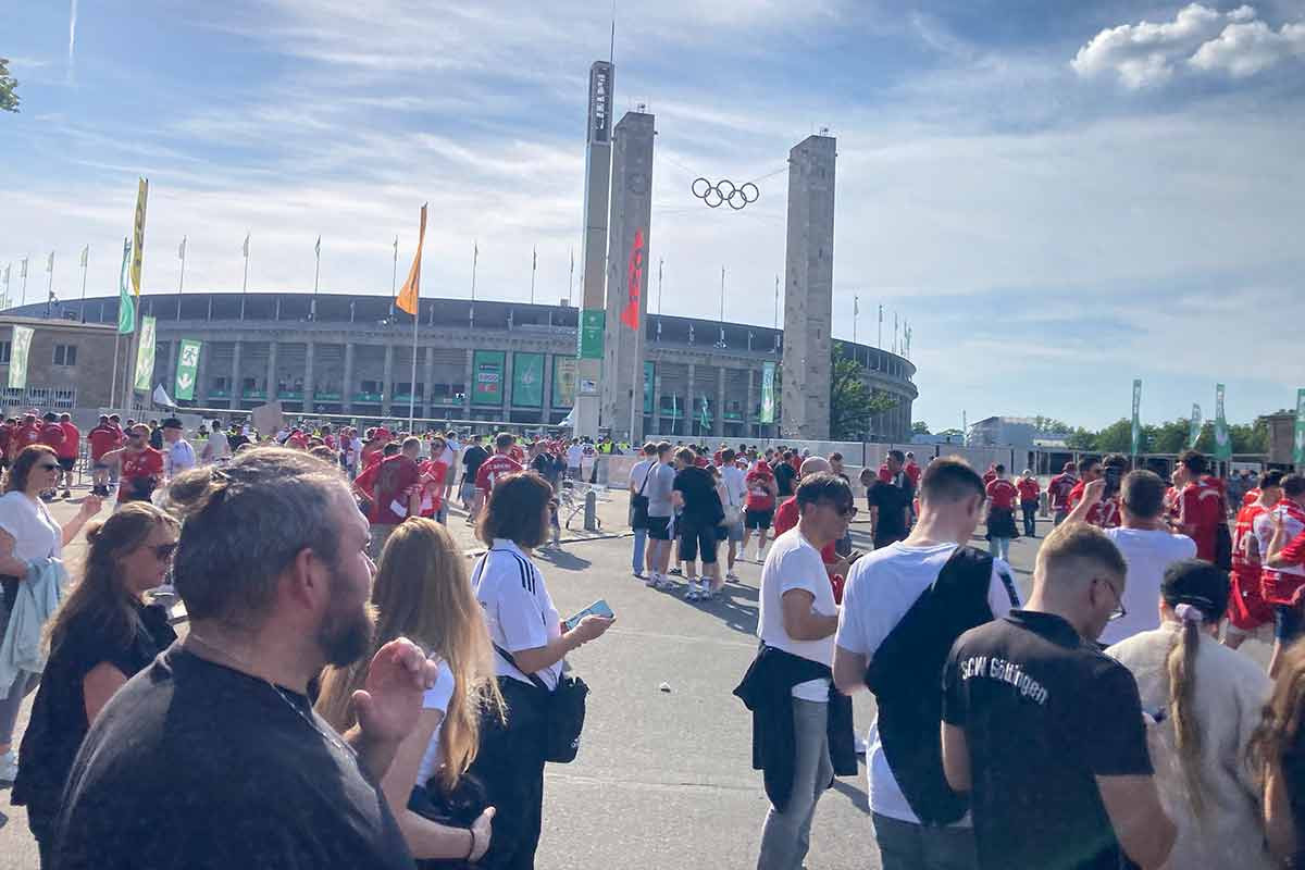 Aufregung vor dem Olympiastadion Berlin